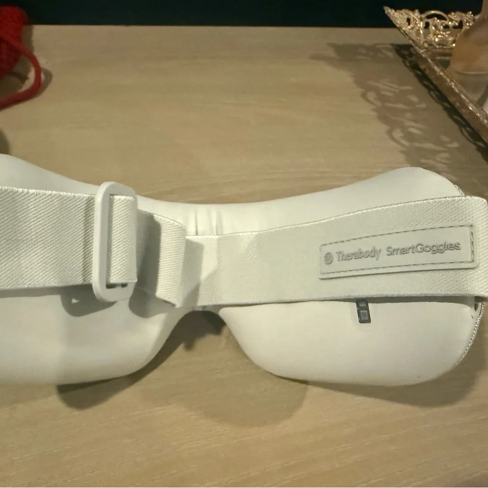 White and Blue VR Headset - Comfort Fit